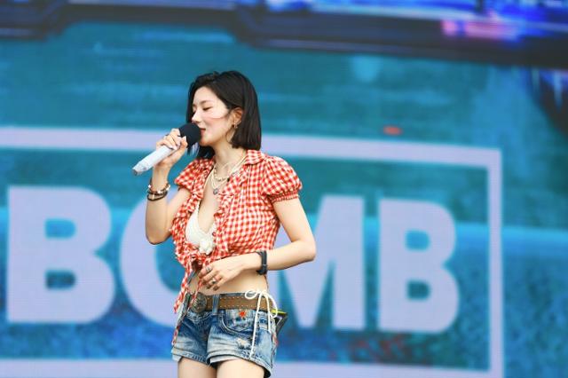 Kwon Eun-bi Waterbomb Seoul 2025 outfit
